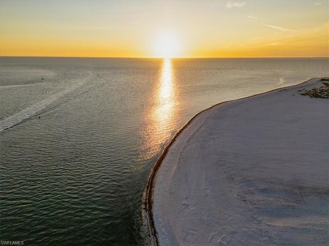 8425 Lagoon RD, Fort Myers Beach, FL 33931