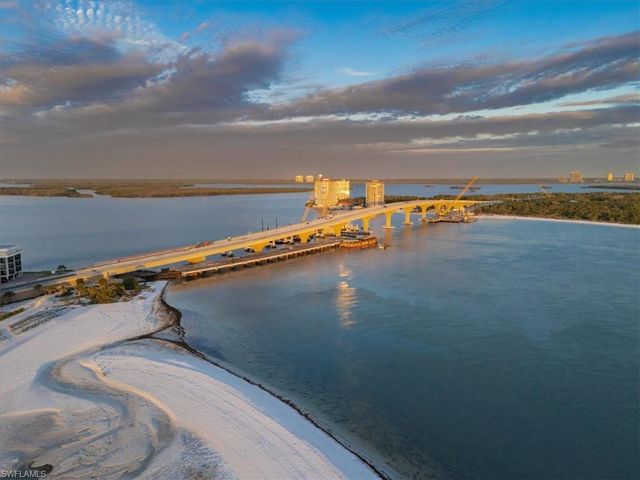 8425 Lagoon RD, Fort Myers Beach, FL 33931