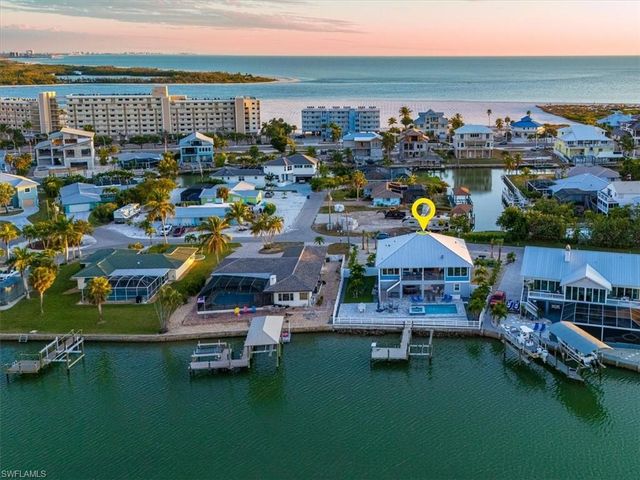 8425 Lagoon RD, Fort Myers Beach, FL 33931