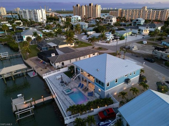 8425 Lagoon RD, Fort Myers Beach, FL 33931