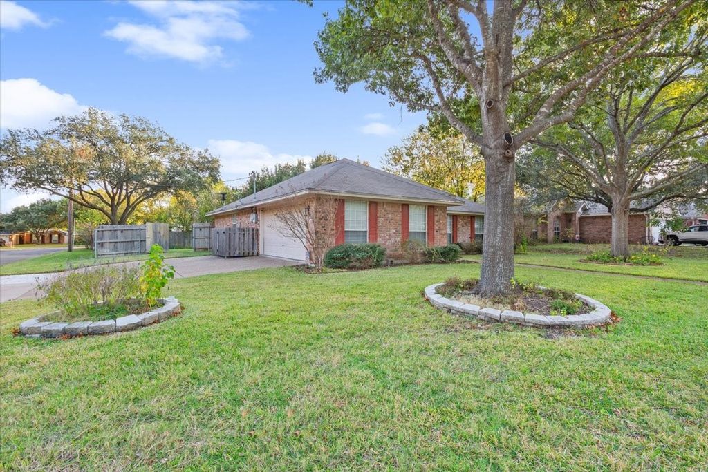 10700 Apache Drive, Waco, TX 76712