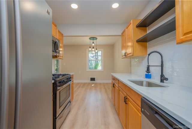 145 New Holland Village, Nanuet, NY 10954