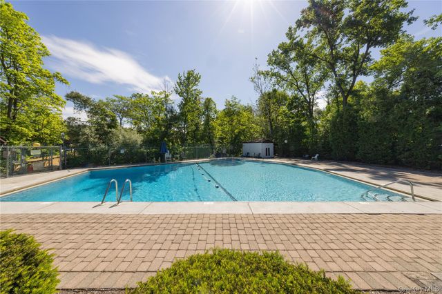 145 New Holland Village, Nanuet, NY 10954