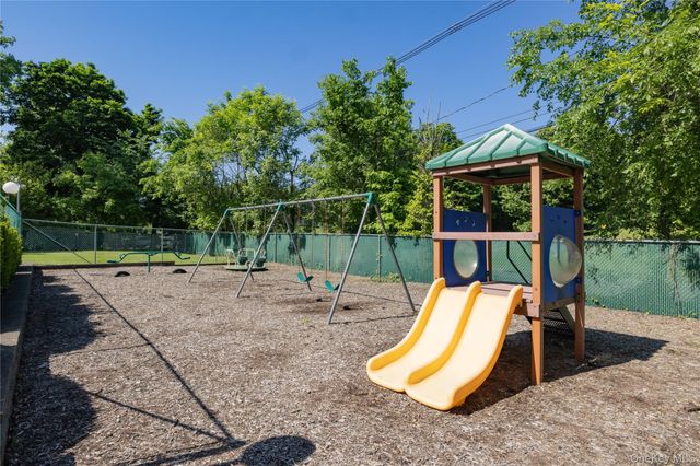 145 New Holland Village, Nanuet, NY 10954