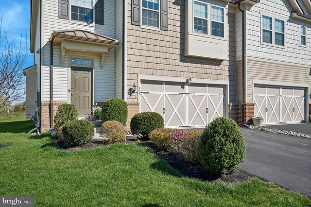 405 SANCTUARY CT, North Wales, PA 19454