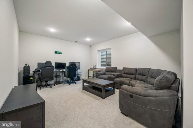 405 SANCTUARY CT, North Wales, PA 19454