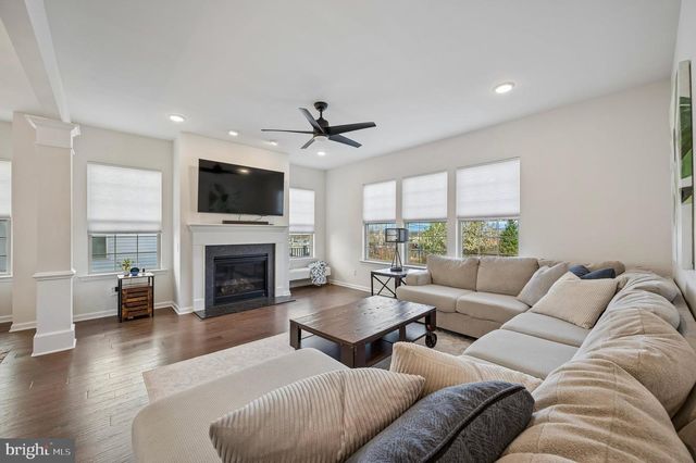 405 SANCTUARY CT, North Wales, PA 19454