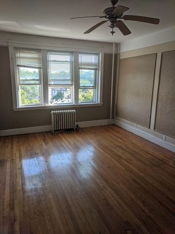 1691 Commonwealth Ave 12, Boston, MA 02135