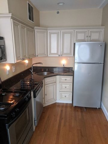 1691 Commonwealth Ave 12, Boston, MA 02135