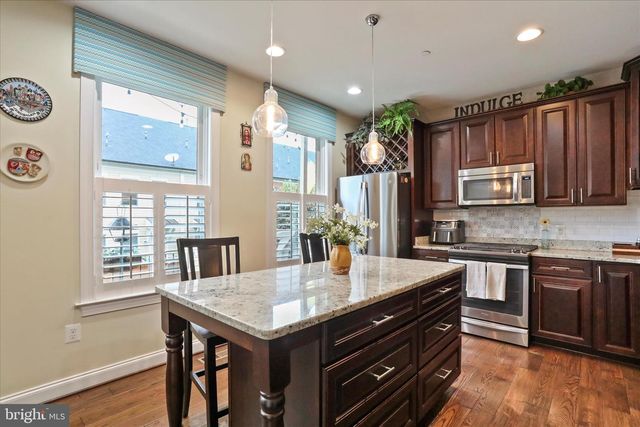 20 MAXWELL SQ, Frederick, MD 21701