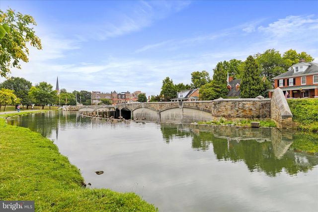 20 MAXWELL SQ, Frederick, MD 21701