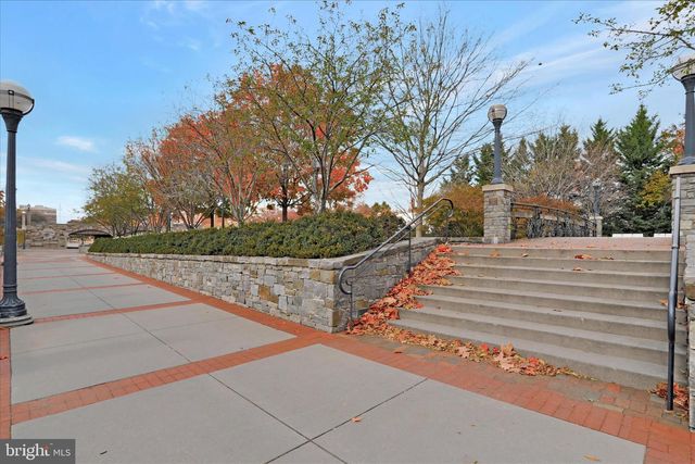 20 MAXWELL SQ, Frederick, MD 21701