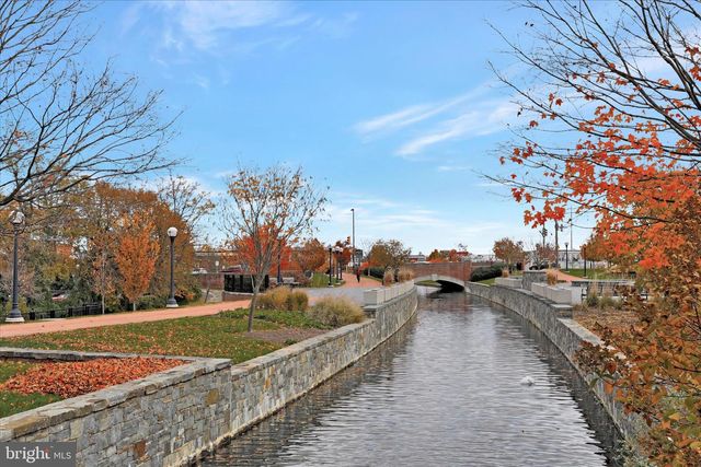 20 MAXWELL SQ, Frederick, MD 21701