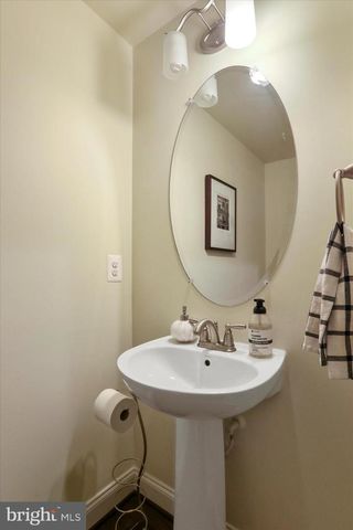 20 MAXWELL SQ, Frederick, MD 21701