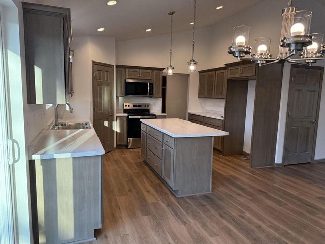 3873 WOODSIDE DRIVE, Pulaski, WI 54162