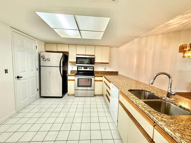 18308 AINTREE COURT, Tampa, FL 33647