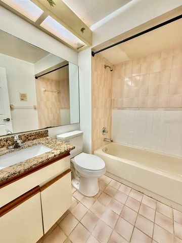 18308 AINTREE COURT, Tampa, FL 33647