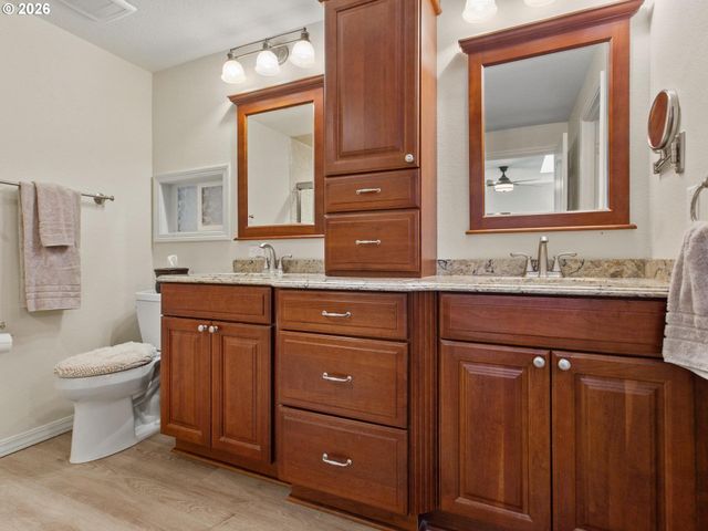 1714 Nw 109TH St, Vancouver, WA 98685