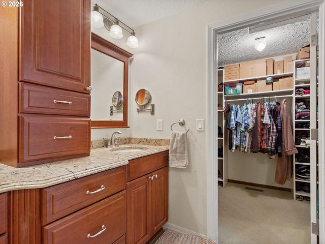 1714 Nw 109TH St, Vancouver, WA 98685
