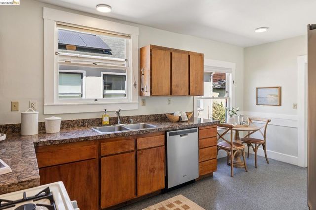 3027 Regent St, Berkeley, CA 94705