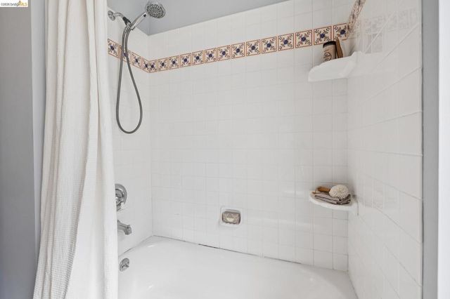 3027 Regent St, Berkeley, CA 94705
