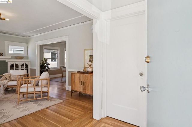 3027 Regent St, Berkeley, CA 94705