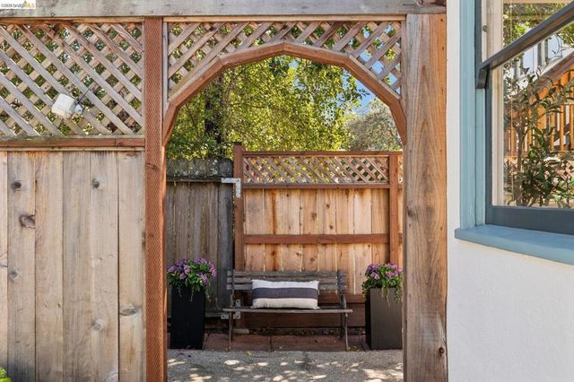 3027 Regent St, Berkeley, CA 94705