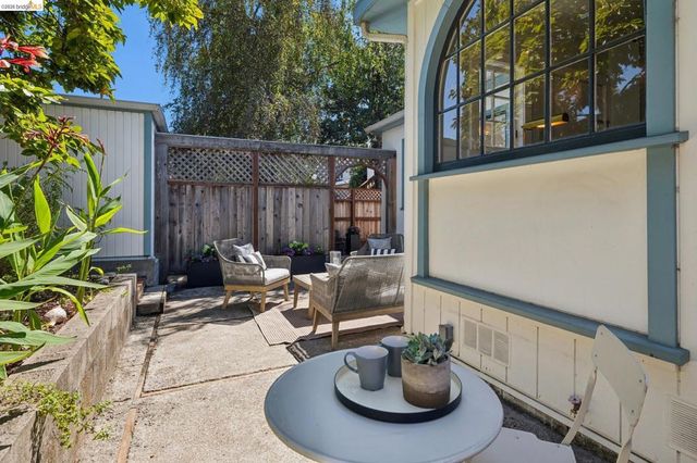 3027 Regent St, Berkeley, CA 94705