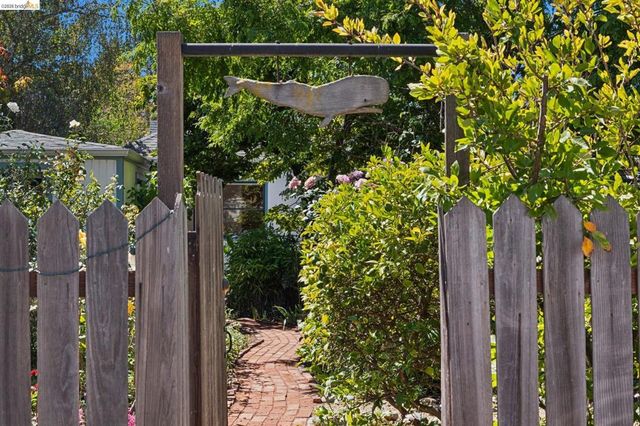 3027 Regent St, Berkeley, CA 94705