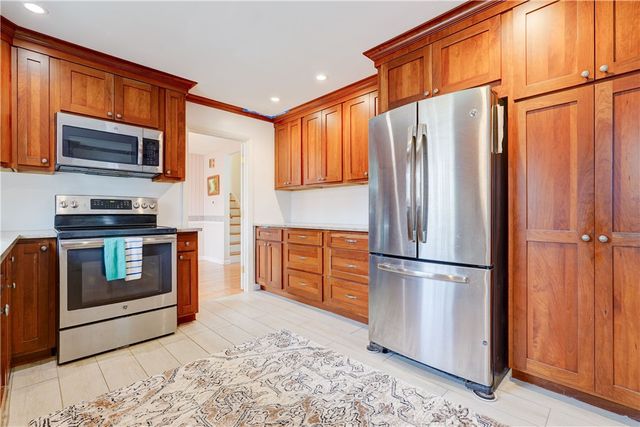 40 Smallwood Drive, Perinton, NY 14534