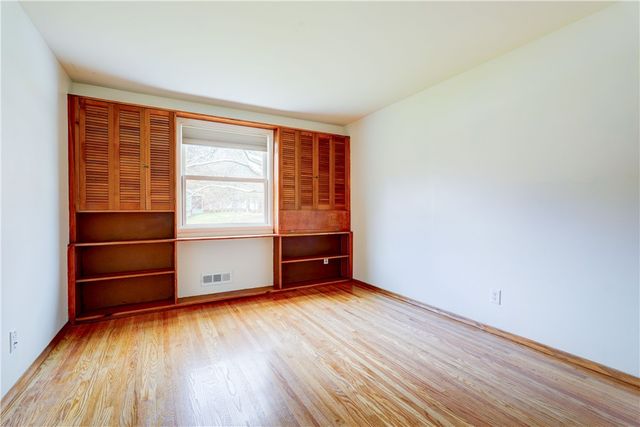 40 Smallwood Drive, Perinton, NY 14534