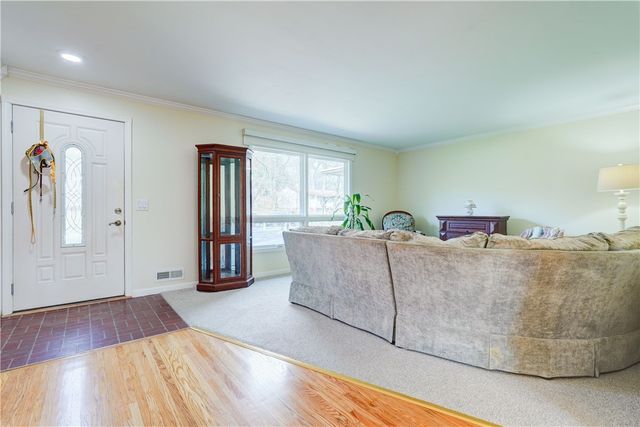 40 Smallwood Drive, Perinton, NY 14534