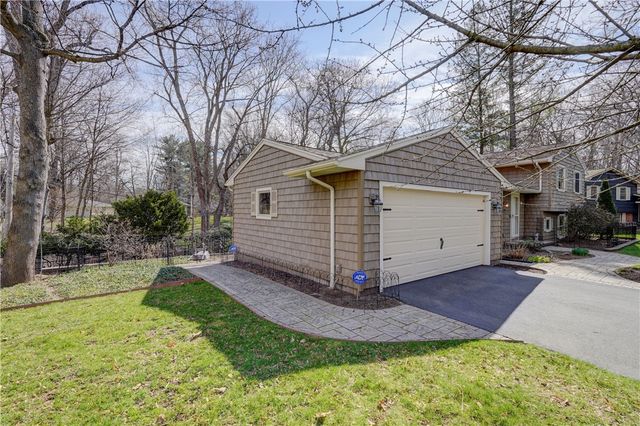 40 Smallwood Drive, Perinton, NY 14534