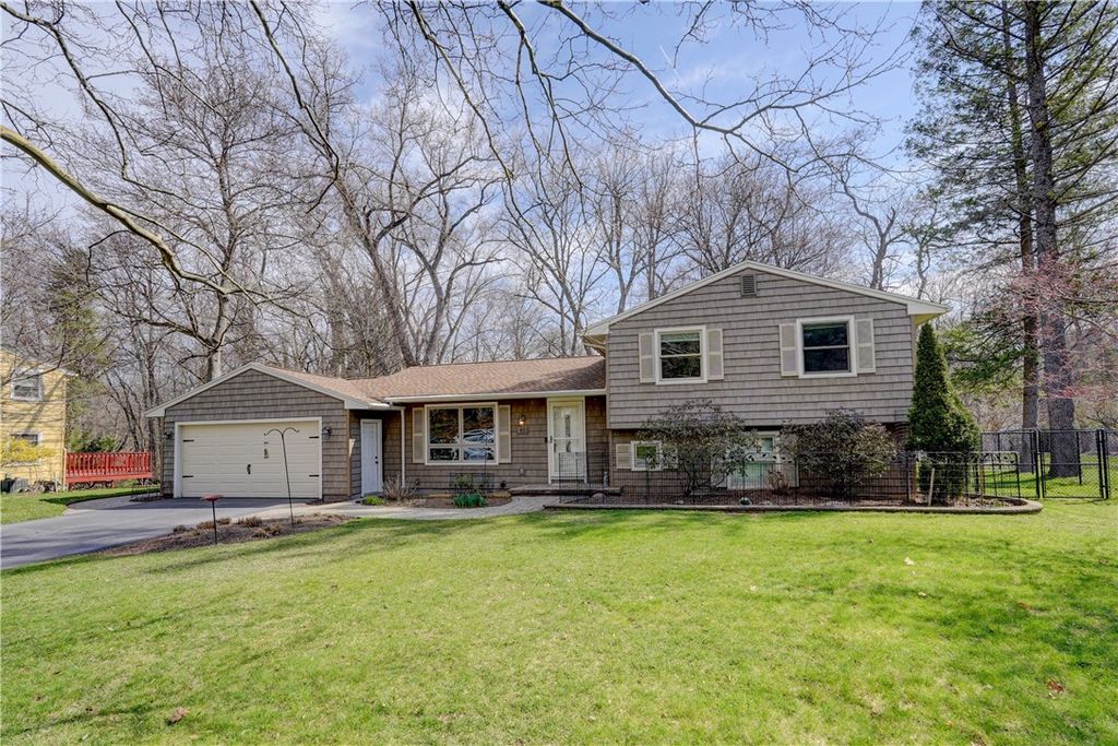 40 Smallwood Drive, Perinton, NY 14534