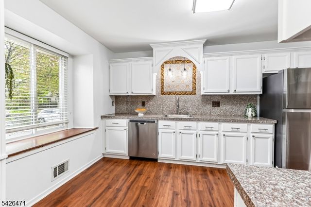 120 Long Acre Ct, Hillsborough Twp., NJ 08844