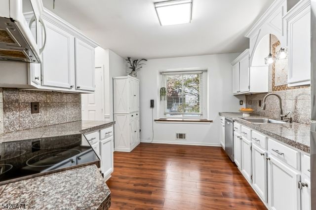 120 Long Acre Ct, Hillsborough Twp., NJ 08844