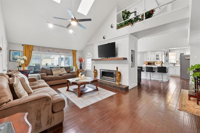 5743 Warm Springs Road, Houston, TX 77035