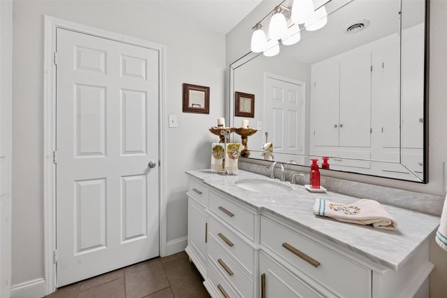 5743 Warm Springs Road, Houston, TX 77035