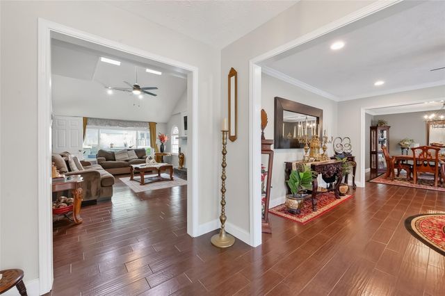 5743 Warm Springs Road, Houston, TX 77035