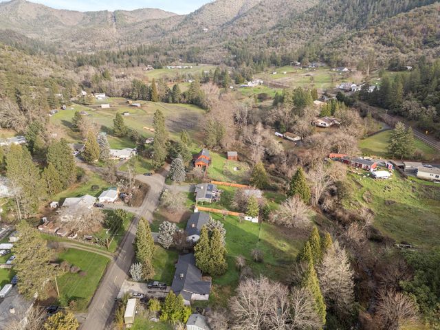1514 Burbridge Drive, Rogue River, OR 97537