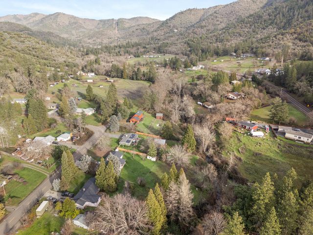 1514 Burbridge Drive, Rogue River, OR 97537