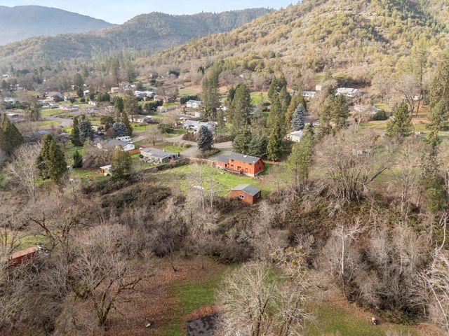 1514 Burbridge Drive, Rogue River, OR 97537