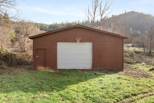 1514 Burbridge Drive, Rogue River, OR 97537