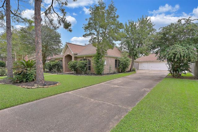 1606 Falcon Ridge Boulevard, Friendswood, TX 77546