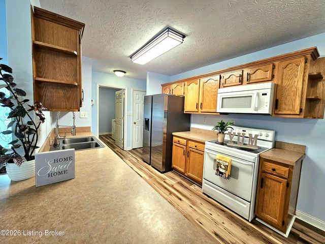 2217 Upper Hunters Trace, Louisville, KY 40216