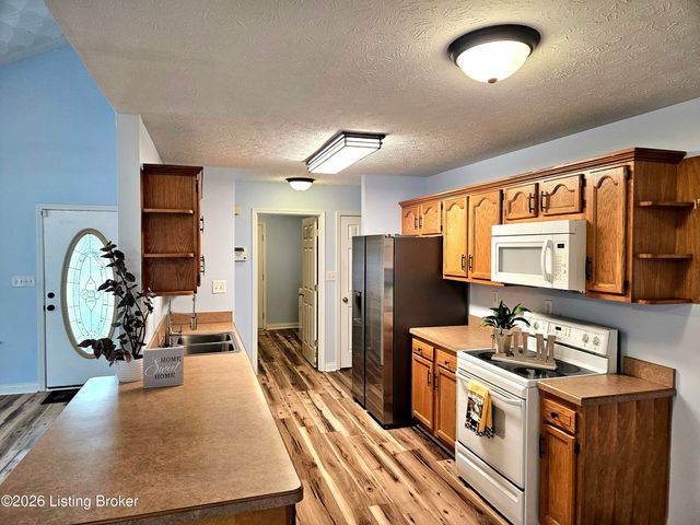 2217 Upper Hunters Trace, Louisville, KY 40216