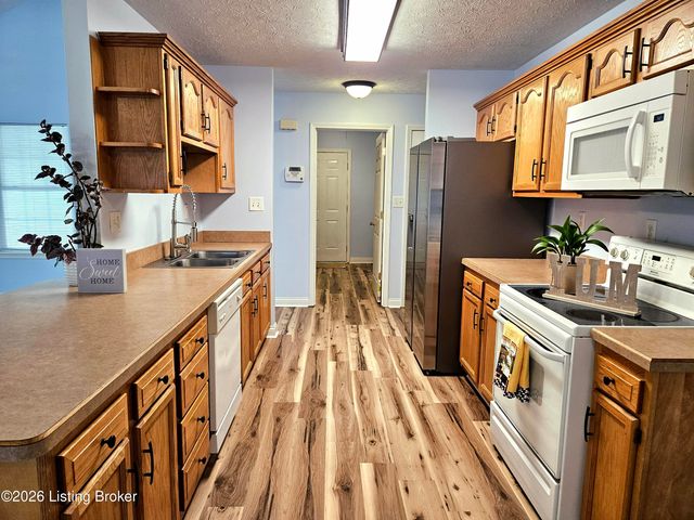 2217 Upper Hunters Trace, Louisville, KY 40216