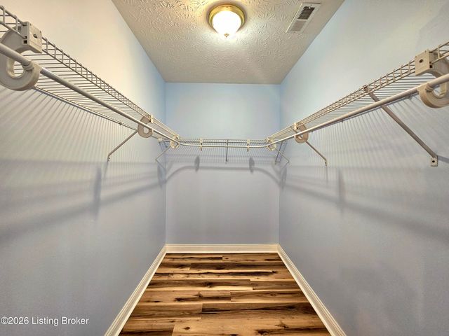 2217 Upper Hunters Trace, Louisville, KY 40216
