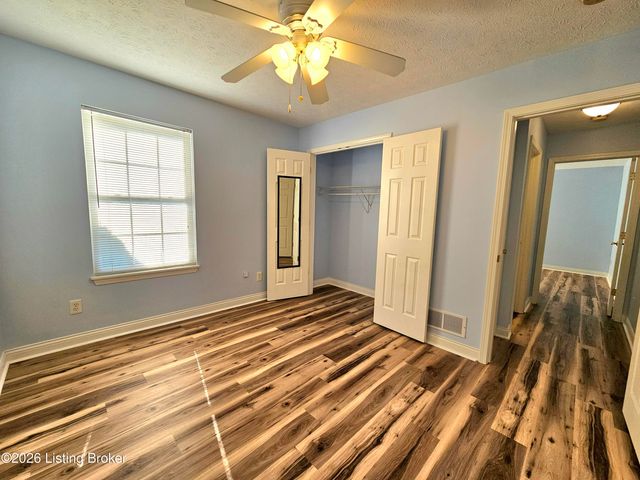 2217 Upper Hunters Trace, Louisville, KY 40216