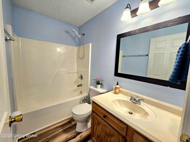 2217 Upper Hunters Trace, Louisville, KY 40216